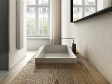 Badezimmermöbel-Set - Dogma - Unterschrank Bianco matt lackiert, Rahmen in der Ausführung Carbone, Colonna Bianco matt lackiert, Platte - Abete Vintage