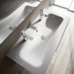 Badmöbel IDEA_aus Mineralux Weiss hochglanz mit integriertem Becken