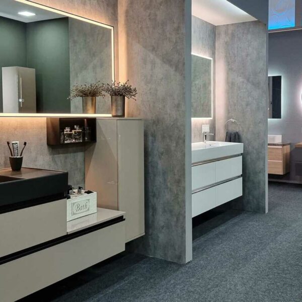 Tauchen Sie ein in exquisiten Badmöbel-Glanz: Badezimmerausstellung der Spitzenklasse.