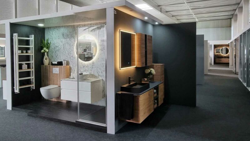 Erleben Sie Badmöbel der Extraklasse & innovative Sanitärtechnik: Besuchen Sie unsere erstklassige Badezimmerausstellung vor Ort.