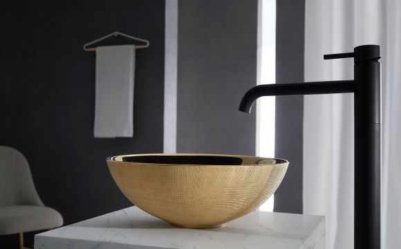 Entdecken Sie goldene extravagante Waschbecken in unserer Badausstellung