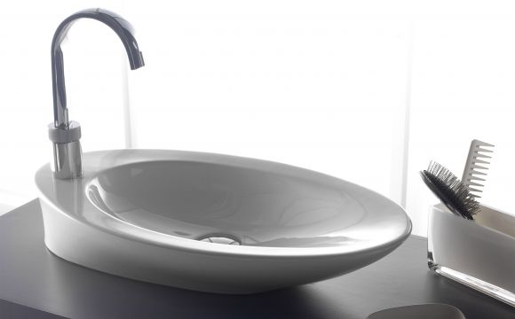 Badezimmer Aufsatzwaschbecken in modernem Keramik-Design