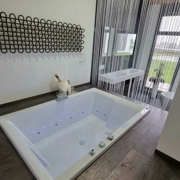 Erleben Sie Badmöbel in höchster Qualität: Erstklassige Badezimmerausstellung vor Ort.