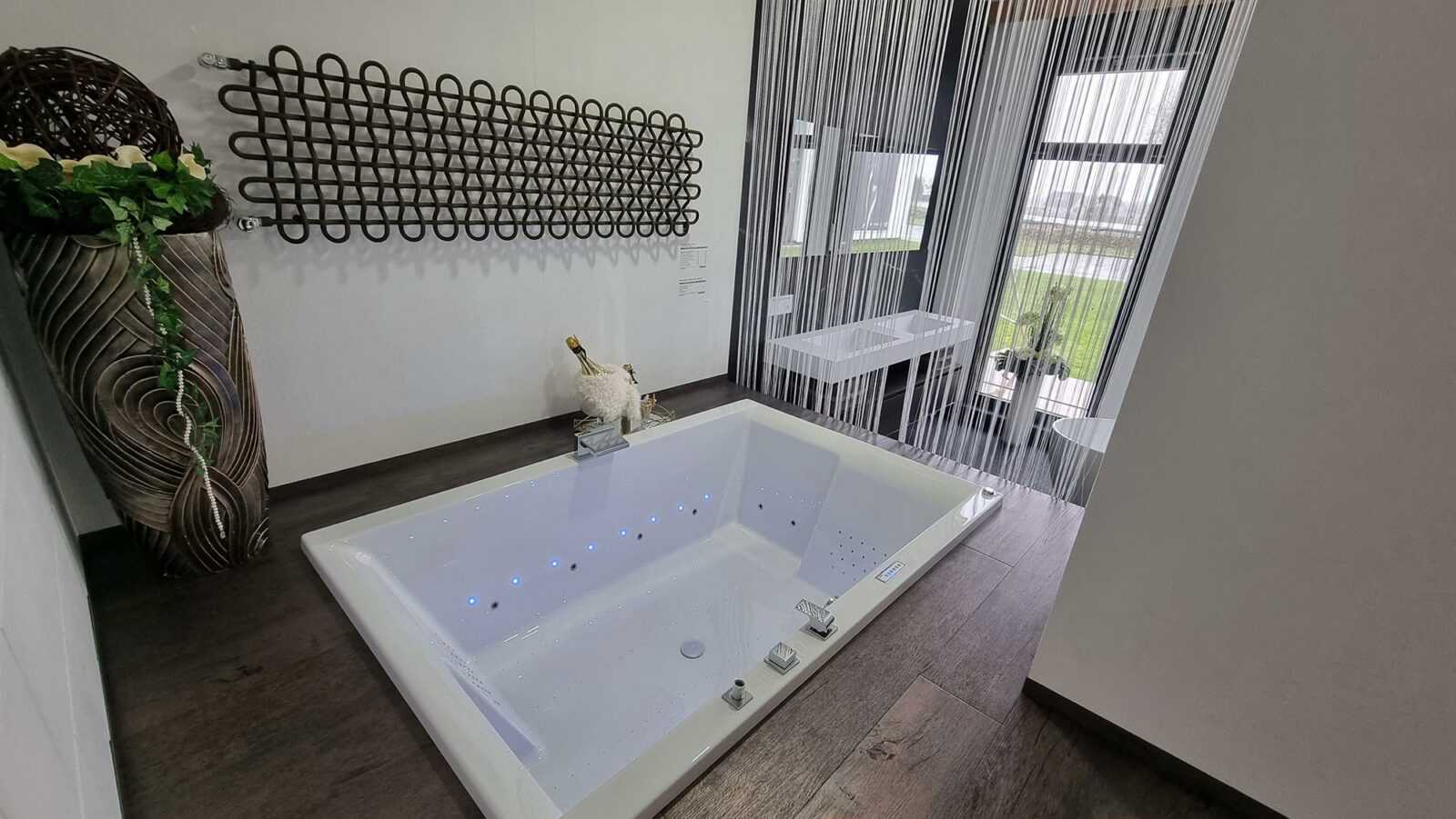 Erleben Sie Badmöbel in höchster Qualität: Erstklassige Badezimmerausstellung vor Ort.