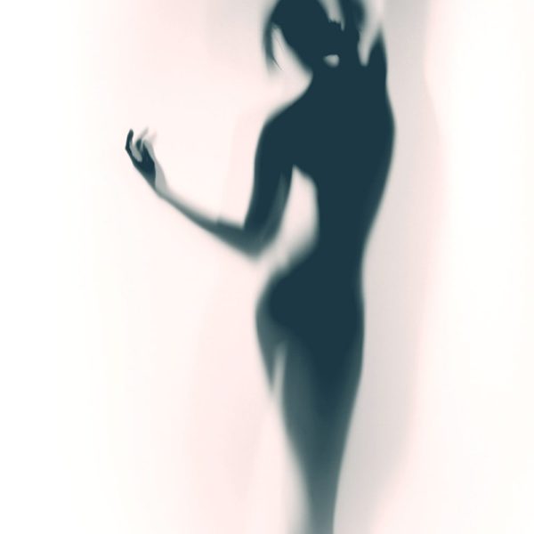 Wandplatte-Duschrückwand-Aluminiumverbund-individual-Decor-Schwarz-Weis-Frau