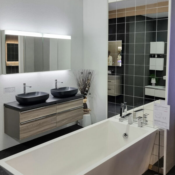 Erleben Sie Badmöbel der Extraklasse & zeitlose Badewannen: Besuchen Sie unsere erstklassige Badezimmerausstellung.