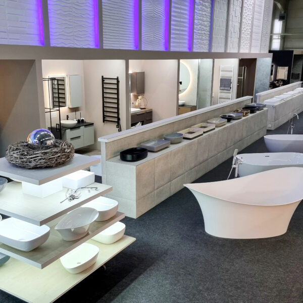 Erleben Sie Badmöbel der Extraklasse & zeitlose Badewannen: Besuchen Sie unsere erstklassige Badezimmerausstellung.