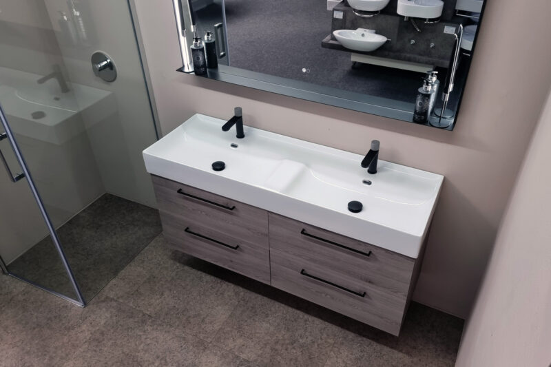 badmoebel-doppelwaschtisch-140-cm-ausstellungsstueck-mit-keramik-doppelwaschbecken--badezimmermoebel