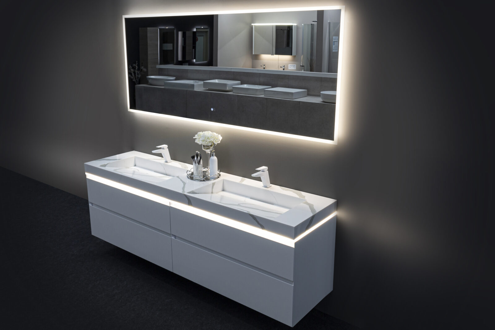 badmoebel-doppelwaschtisch-160-200-240-cm-badezimmermoebel-calacatta-marmor-badspiegel-200-cm