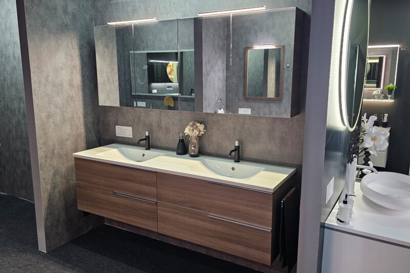 badmoebel-set-180-cm-doppelwaschtisch-mit-spiegelschrank-ausstellungsstueck-holz