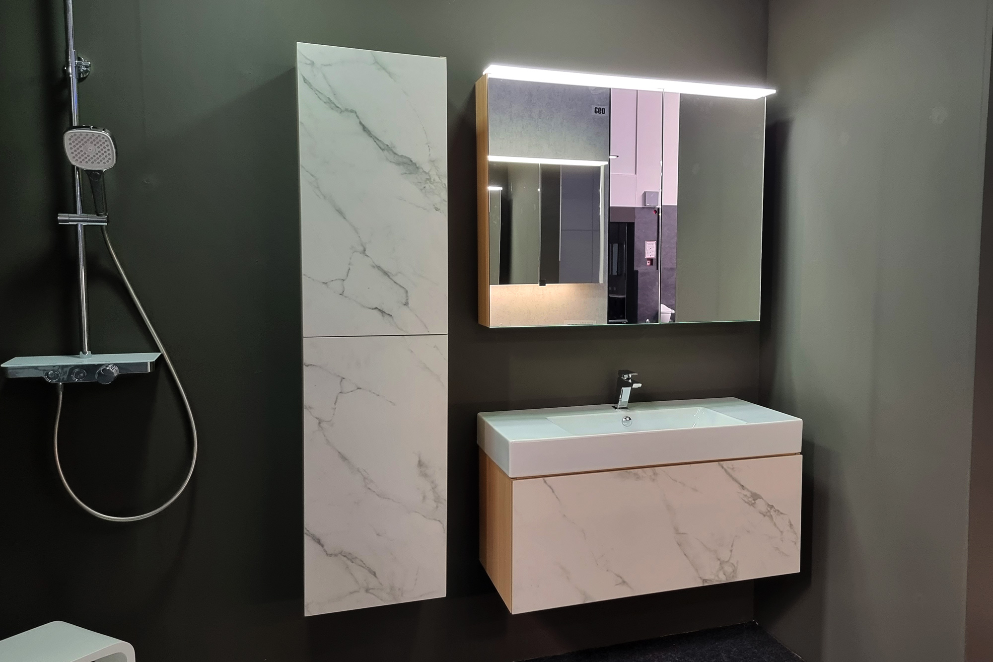 badmoebel-waschtisch-100-cm-badezimmermoebel-ausstellungsstueck-marmor-front-calacatta-mit-spiegelschrank