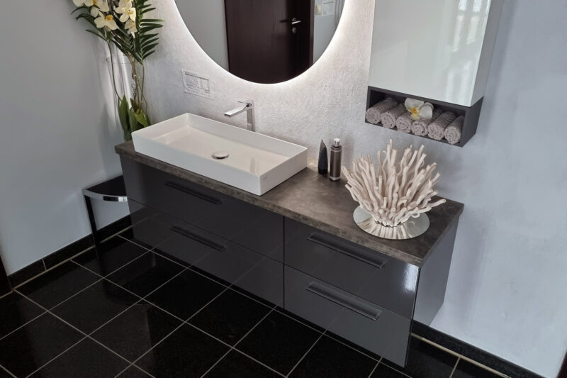 badmoebel-waschtisch-160-cm-ausstellungsstueck-anthrazit-mit-aufsatzwaschbecken-badezimmermoebel-mit-spiegel-rund