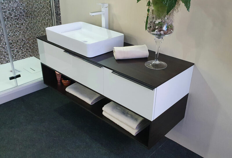 badmoebel_waschtisch_135_cm_weiss_braun_140_cm_02 badmoebel_waschtisch_135_cm_weiss_braun_140_cm