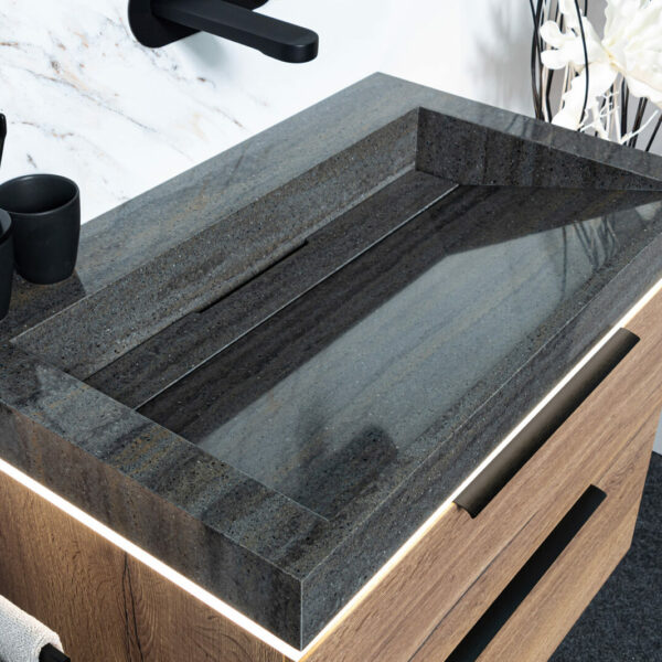 xklusive Gäste-WC Badmöbel: Tabakeiche Waschtisch 80 cm mit stilvollen schwarzen Griffen, beeindruckendes Marmor-Stein Waschbecken.