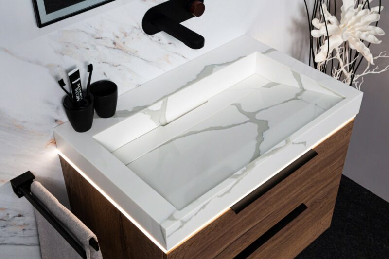 exklusive-gaeste-wc-badmoebel-waschtisch-80-100-cm-tabakeiche-marmor-calacatta