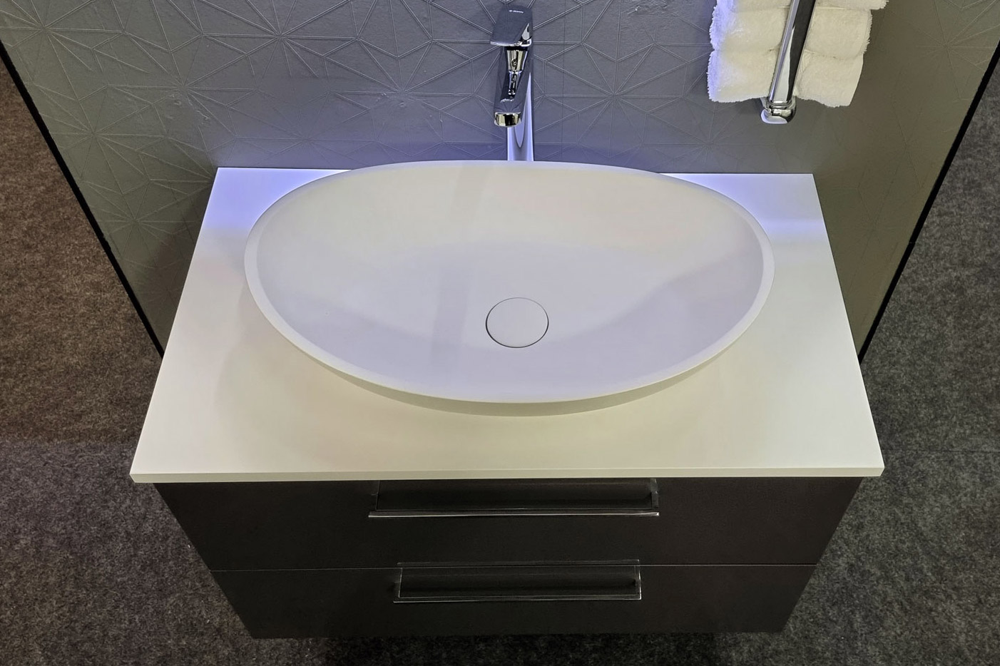 gaeste-wc-badmoebel-waschtisch-80-cm-badezimmermoebel-mit-aufsatzwaschbecken-anthrazit-weiss-matt