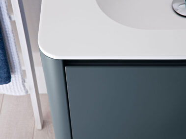 ideagroup-myseventyplus-MSP-Lackierter Waschtischunterschrank mit Spiegel Werkstoffe Esche Aquatek