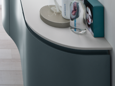 ideagroup-myseventyplus-MSP-Lackierter Waschtischunterschrank mit Spiegel Werkstoffe Esche Aquatek